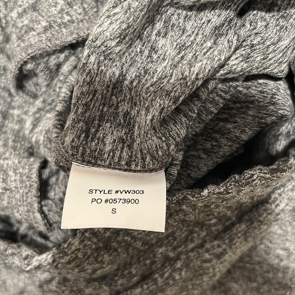 Vuori NWOT performance joggers - Picture 5 of 8